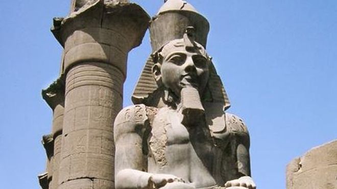 مصر : 14 مليون جنيه تكلفة نقل تمثال الملك رمسيس الثاني
