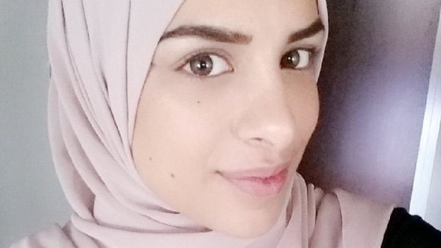 شابة محجبة في السويد ترفض المصافحة فتحصل على تعويض مقداره مايعادل 3800 يورو